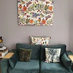 Charming In Center Apartment